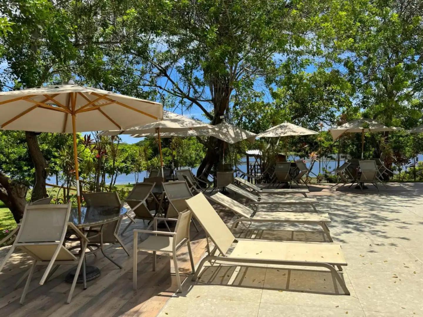 Paraiso Aguas - 2 Quartos Com Ar E Tv Em Todos Os Comodos - Incluso Roupa De Cama E Banho - Filtro De Agua Gelada E Maquina De Lavar Dentro Do - Total Conforto Vc E Sua Familia - Cond A Beira Da Lagoa E Perto Da Apartment Guarajuba