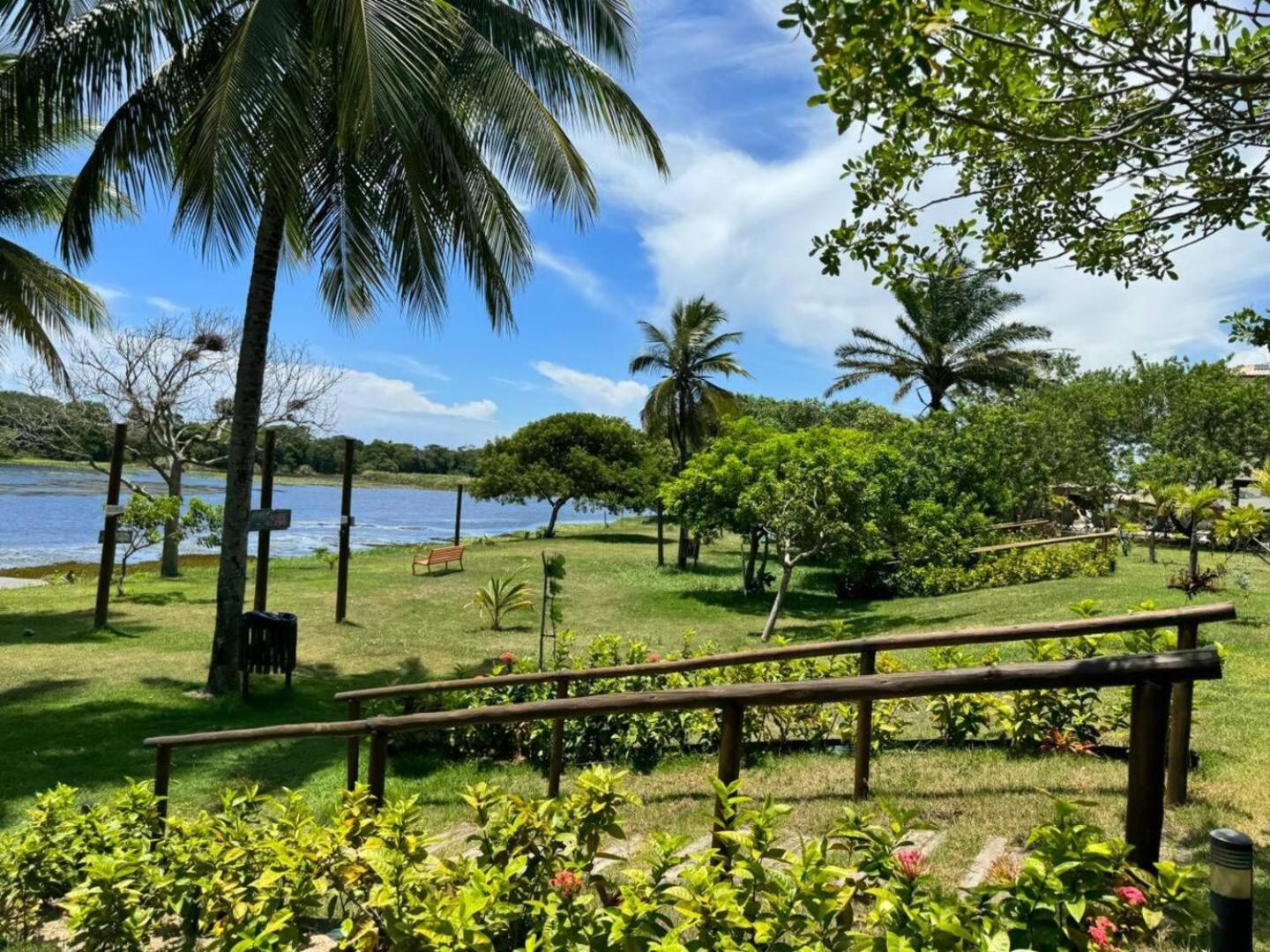 Paraiso Aguas - 2 Quartos Com Ar E Tv Em Todos Os Comodos - Incluso Roupa De Cama E Banho - Filtro De Agua Gelada E Maquina De Lavar Dentro Do - Total Conforto Vc E Sua Familia - Cond A Beira Da Lagoa E Perto Da Apartment Guarajuba