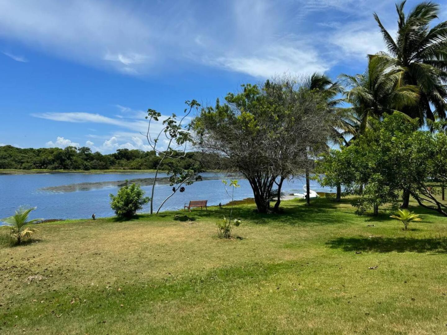 Paraiso Aguas - 2 Quartos Com Ar E Tv Em Todos Os Comodos - Incluso Roupa De Cama E Banho - Filtro De Agua Gelada E Maquina De Lavar Dentro Do - Total Conforto Vc E Sua Familia - Cond A Beira Da Lagoa E Perto Da Guarajuba