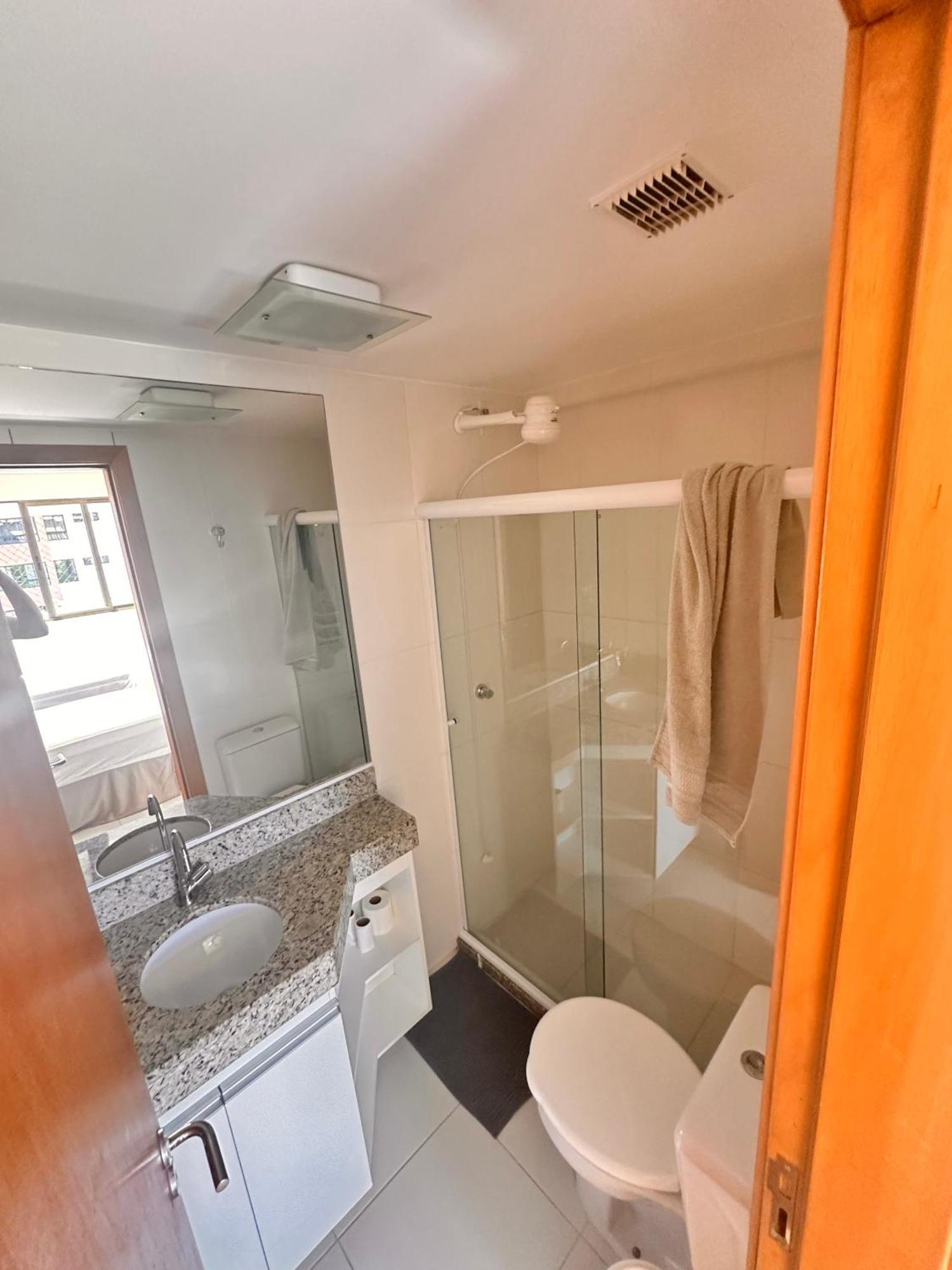 Paraiso Aguas - 2 Quartos Com Ar E Tv Em Todos Os Comodos - Incluso Roupa De Cama E Banho - Filtro De Agua Gelada E Maquina De Lavar Dentro Do - Total Conforto Vc E Sua Familia - Cond A Beira Da Lagoa E Perto Da Guarajuba