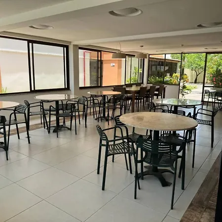 Guarajuba Paraiso Das Aguas - Apt 2 Quartos Com Ar E Tv Em Todos Os Comodos - Incluso Roupa De Cama E Banho - Filtro De Agua Gelada E Maquina De Lavar Dentro Do Apt - Total Conforto Para Vc E Sua Familia - Cond A Beira Da Lagoa E Perto Da Praia Exterior photo