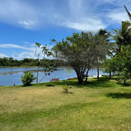 Guarajuba Paraiso Das Aguas - Apt 2 Quartos Com Ar E Tv Em Todos Os Comodos - Incluso Roupa De Cama E Banho - Filtro De Agua Gelada E Maquina De Lavar Dentro Do Apt - Total Conforto Para Vc E Sua Familia - Cond A Beira Da Lagoa E Perto Da Praia Exterior photo